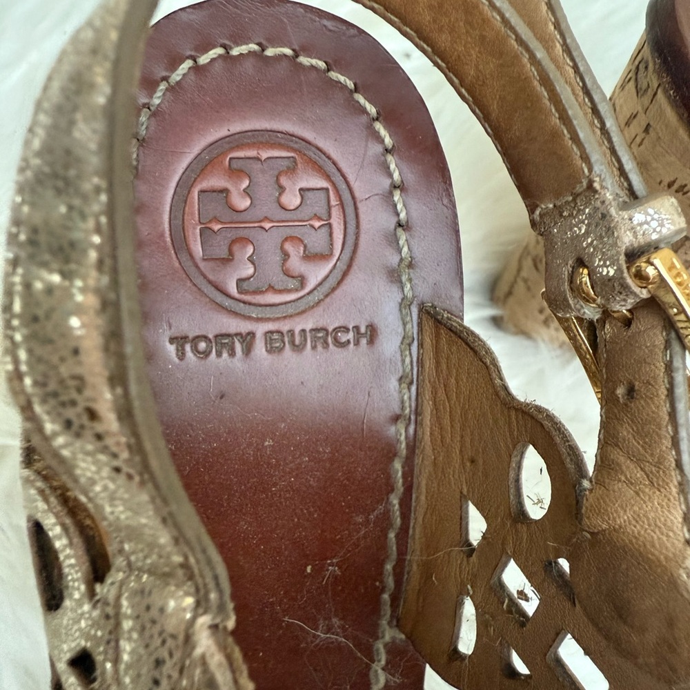 Tory Burch Nori laser cut wedge sandals - Picture 7 of 9